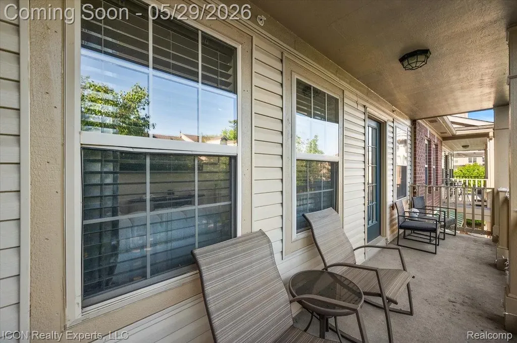 527 Red Oak Court Walled Lake City MI 48390