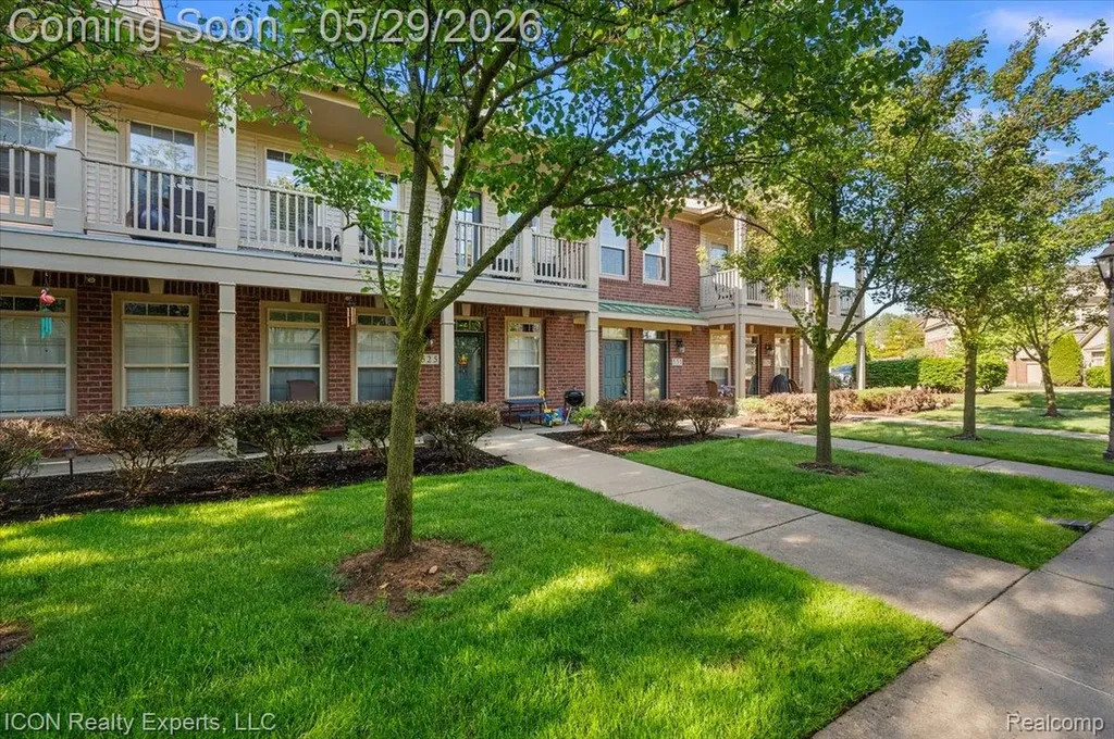 527 Red Oak Court Walled Lake City MI 48390