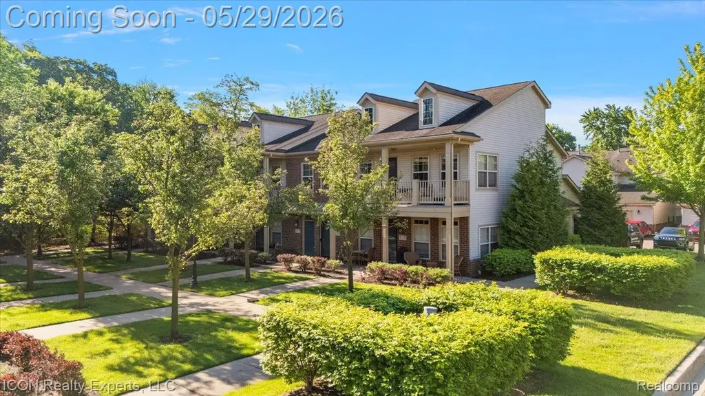 527 Red Oak Court Walled Lake City MI 48390