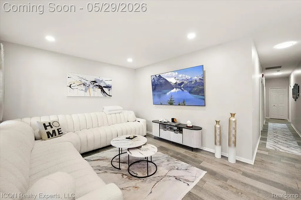 527 Red Oak Court Walled Lake City MI 48390