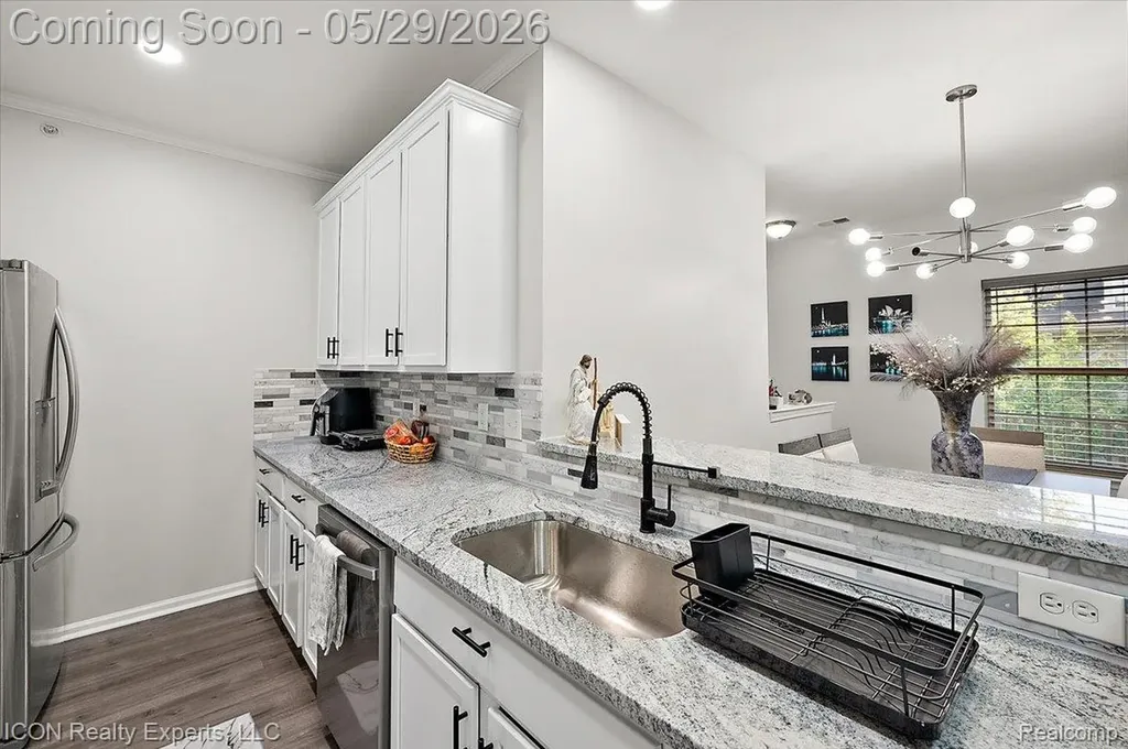 527 Red Oak Court Walled Lake City MI 48390