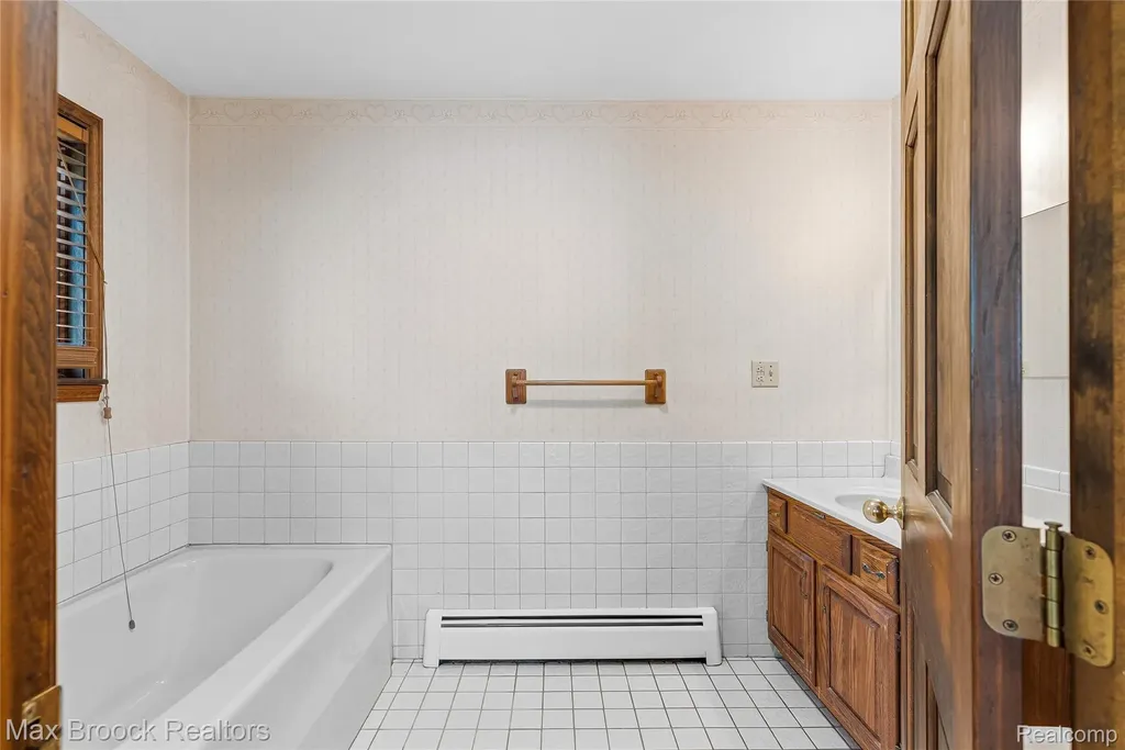892 W Barnes Lake Road Deerfield Township MI 48421