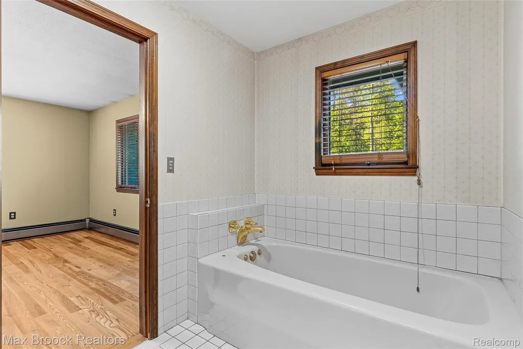 892 W Barnes Lake Road Deerfield Township MI 48421