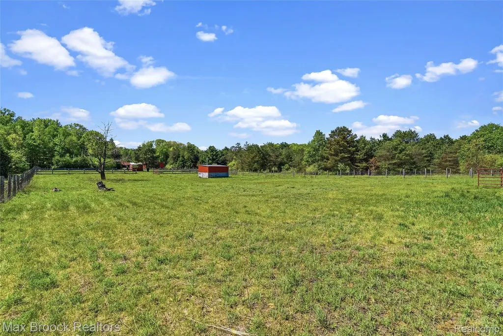 892 W Barnes Lake Road Deerfield Township MI 48421