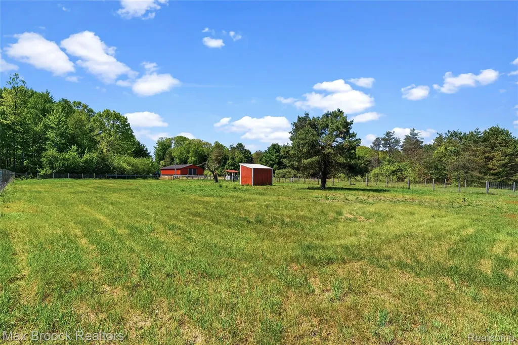 892 W Barnes Lake Road Deerfield Township MI 48421