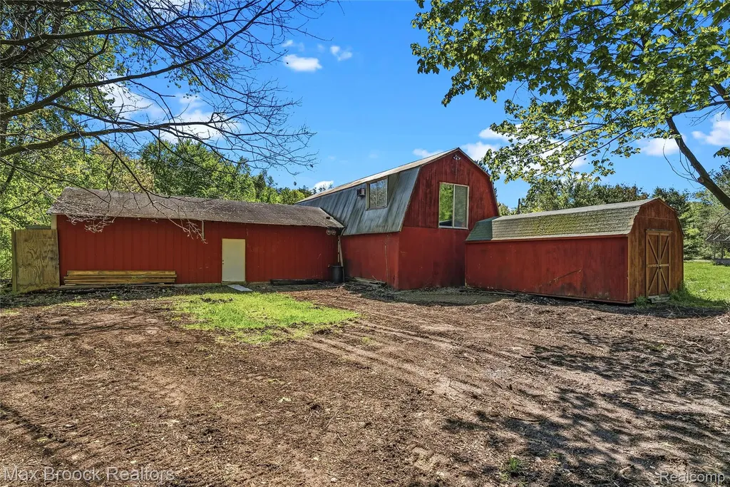 892 W Barnes Lake Road Deerfield Township MI 48421
