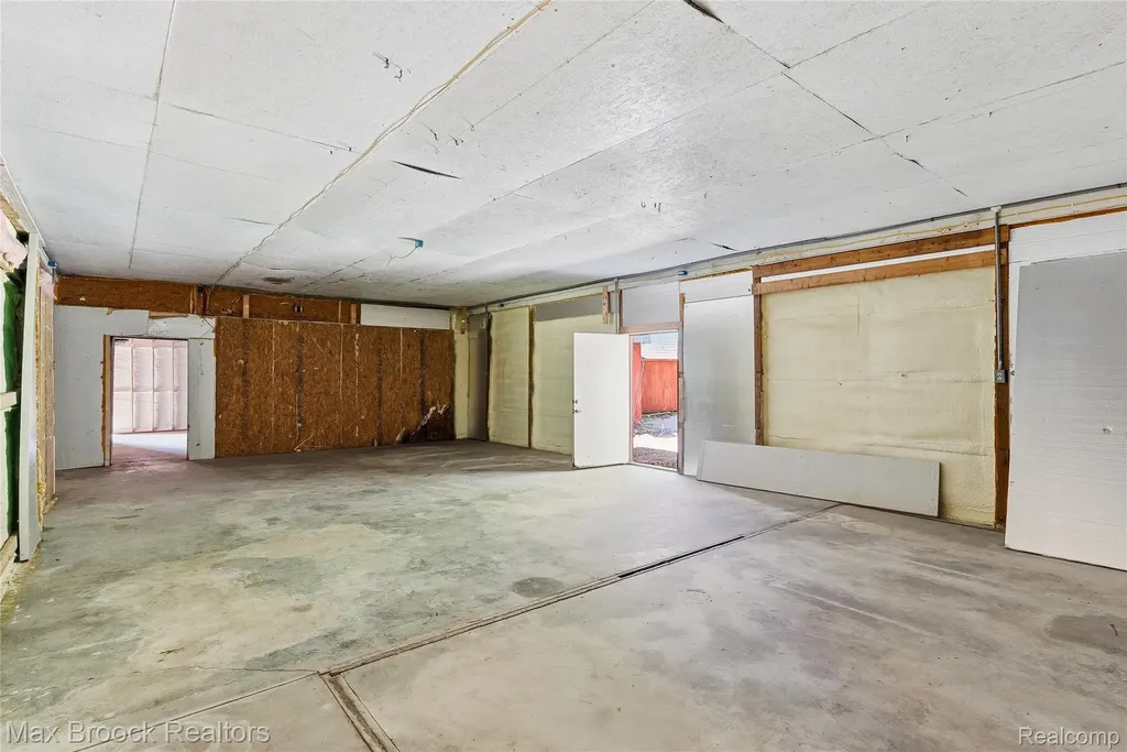 892 W Barnes Lake Road Deerfield Township MI 48421