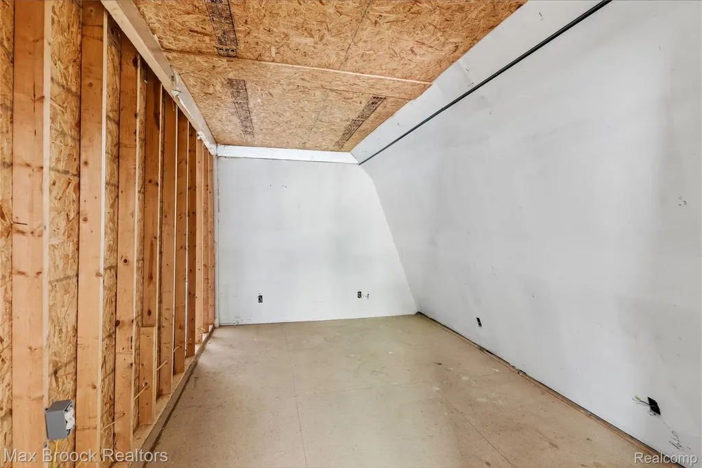 892 W Barnes Lake Road Deerfield Township MI 48421