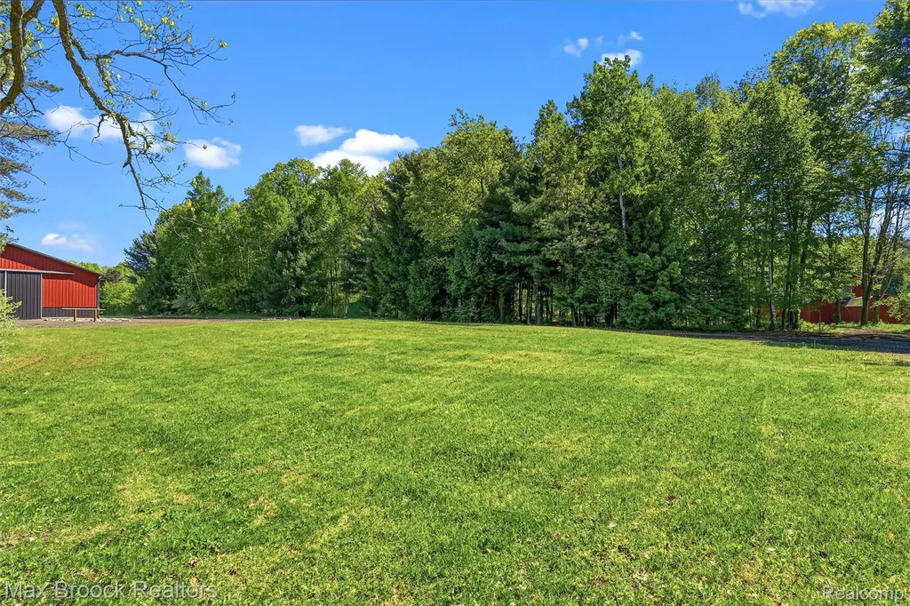 892 W Barnes Lake Road Deerfield Township MI 48421