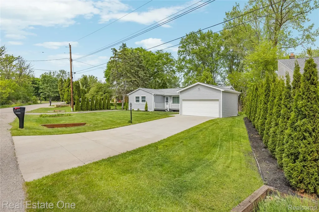 9503 Edward Drive Brighton Township MI 48114