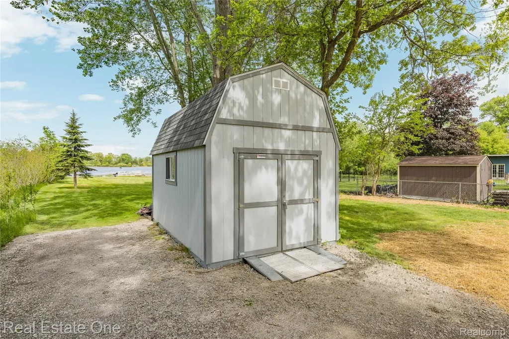 9503 Edward Drive Brighton Township MI 48114
