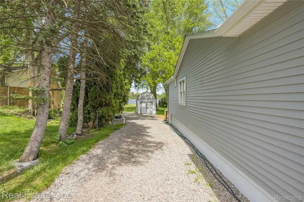 9503 Edward Drive Brighton Township MI 48114