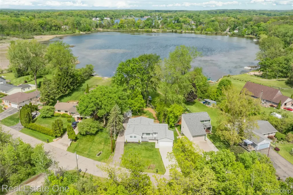 9503 Edward Drive Brighton Township MI 48114