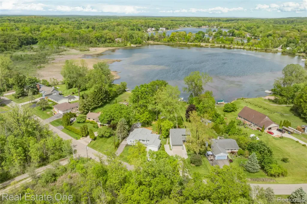 9503 Edward Drive Brighton Township MI 48114