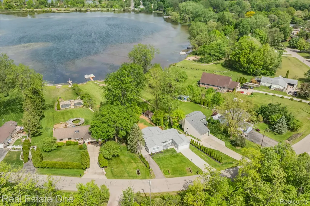 9503 Edward Drive Brighton Township MI 48114