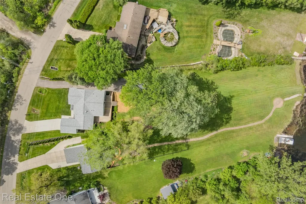 9503 Edward Drive Brighton Township MI 48114