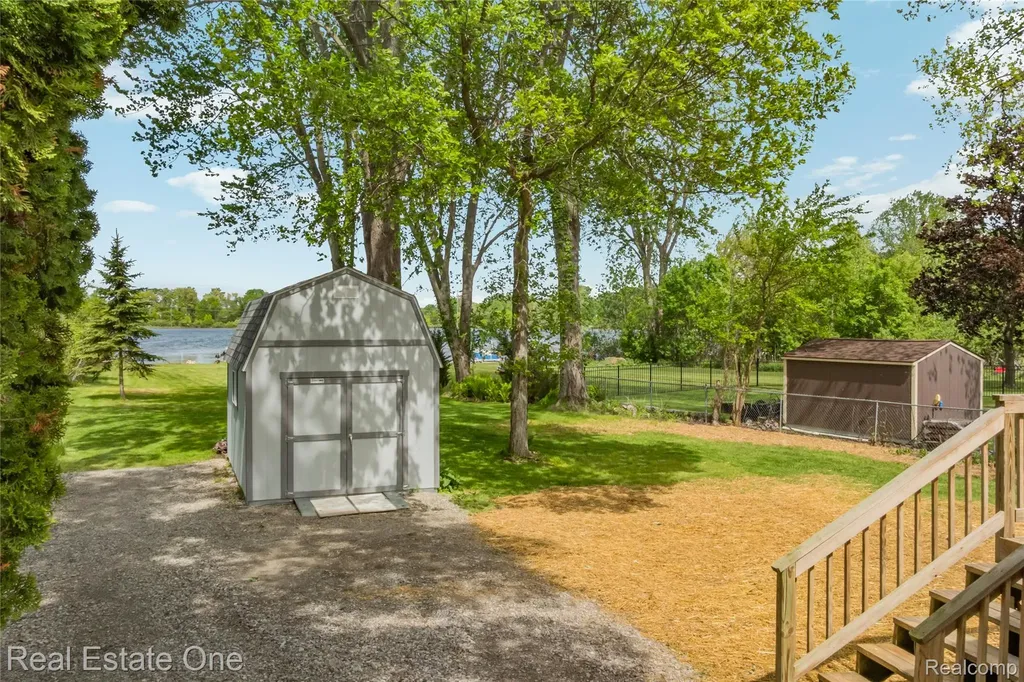9503 Edward Drive Brighton Township MI 48114