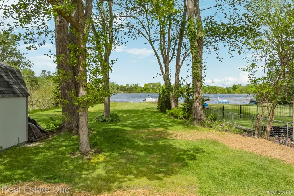 9503 Edward Drive Brighton Township MI 48114