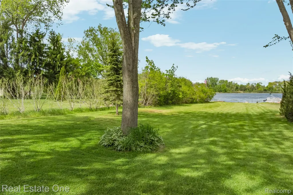 9503 Edward Drive Brighton Township MI 48114