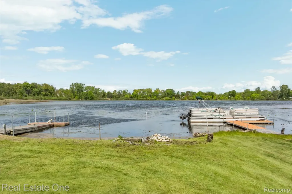 9503 Edward Drive Brighton Township MI 48114
