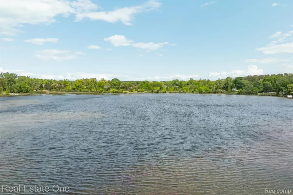 9503 Edward Drive Brighton Township MI 48114