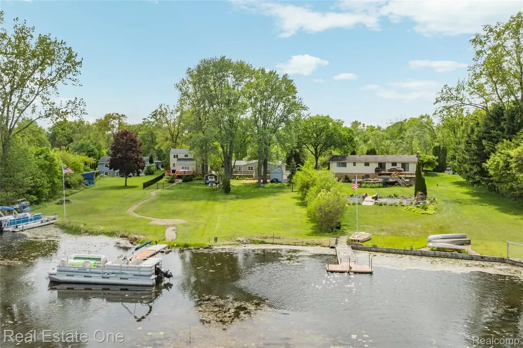 9503 Edward Drive Brighton Township MI 48114
