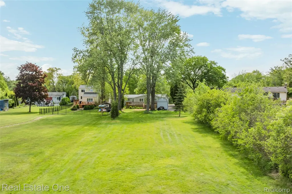 9503 Edward Drive Brighton Township MI 48114