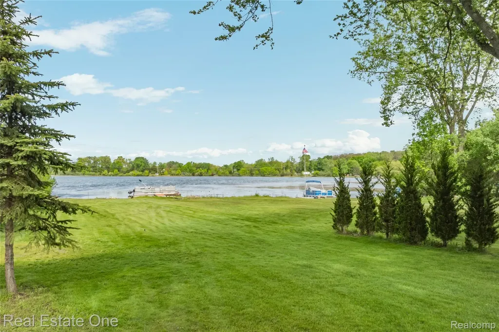9503 Edward Drive Brighton Township MI 48114