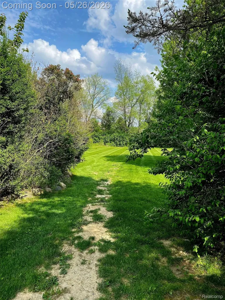 1802 Mist Wood Drive Howell Township MI 48843