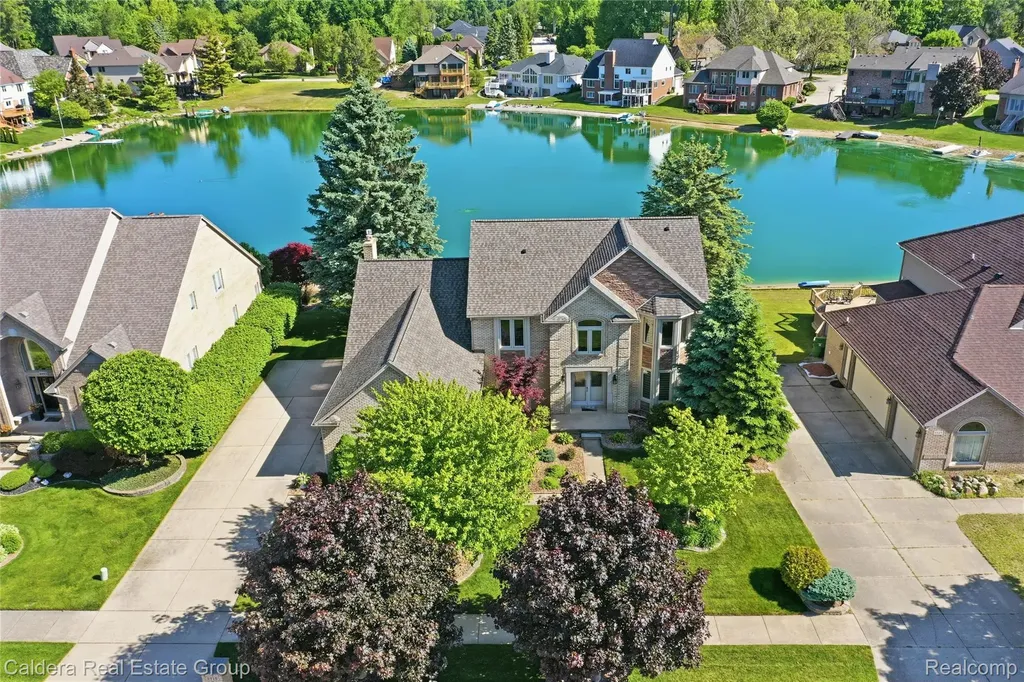 8915 Chestnut Run Drive Shelby Charter Township MI 48317