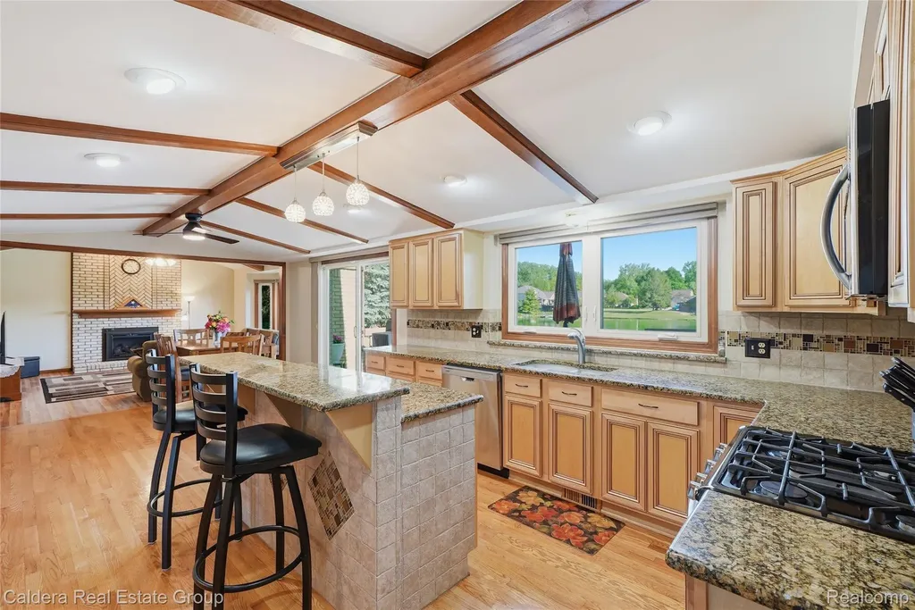 8915 Chestnut Run Drive Shelby Charter Township MI 48317