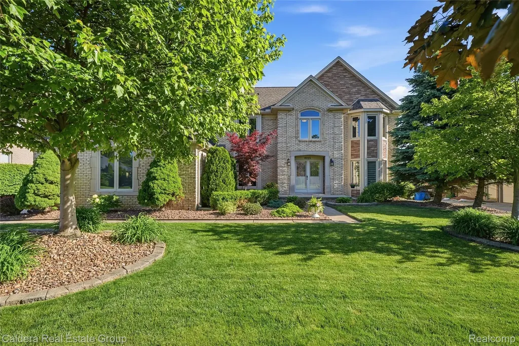 8915 Chestnut Run Drive Shelby Charter Township MI 48317