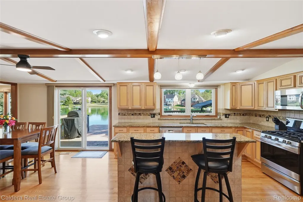 8915 Chestnut Run Drive Shelby Charter Township MI 48317