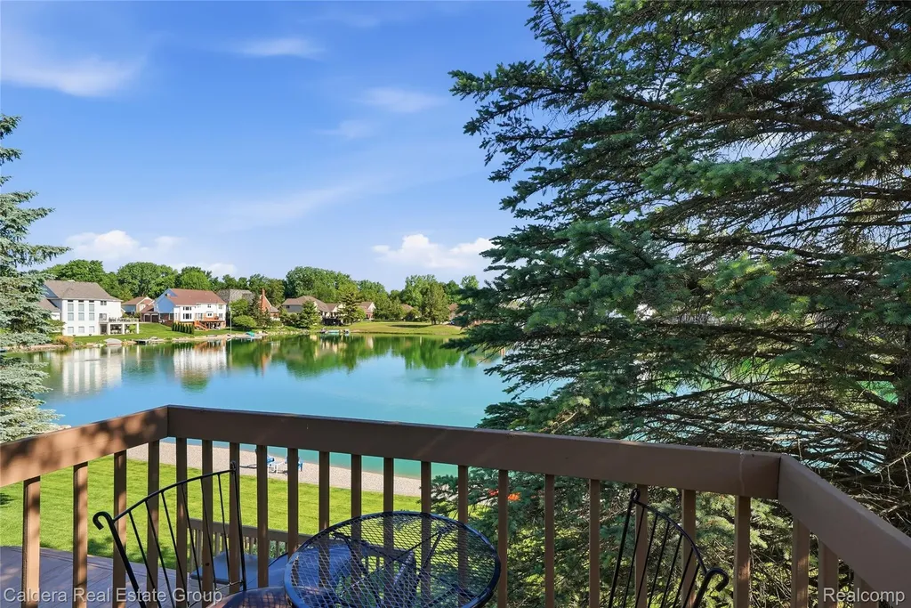 8915 Chestnut Run Drive Shelby Charter Township MI 48317