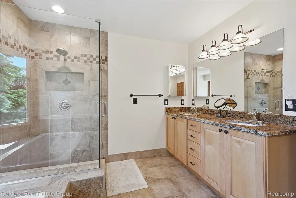 8915 Chestnut Run Drive Shelby Charter Township MI 48317