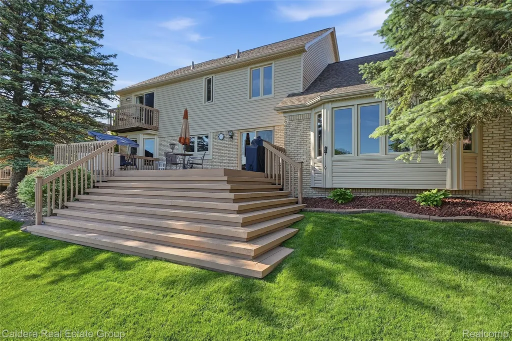 8915 Chestnut Run Drive Shelby Charter Township MI 48317