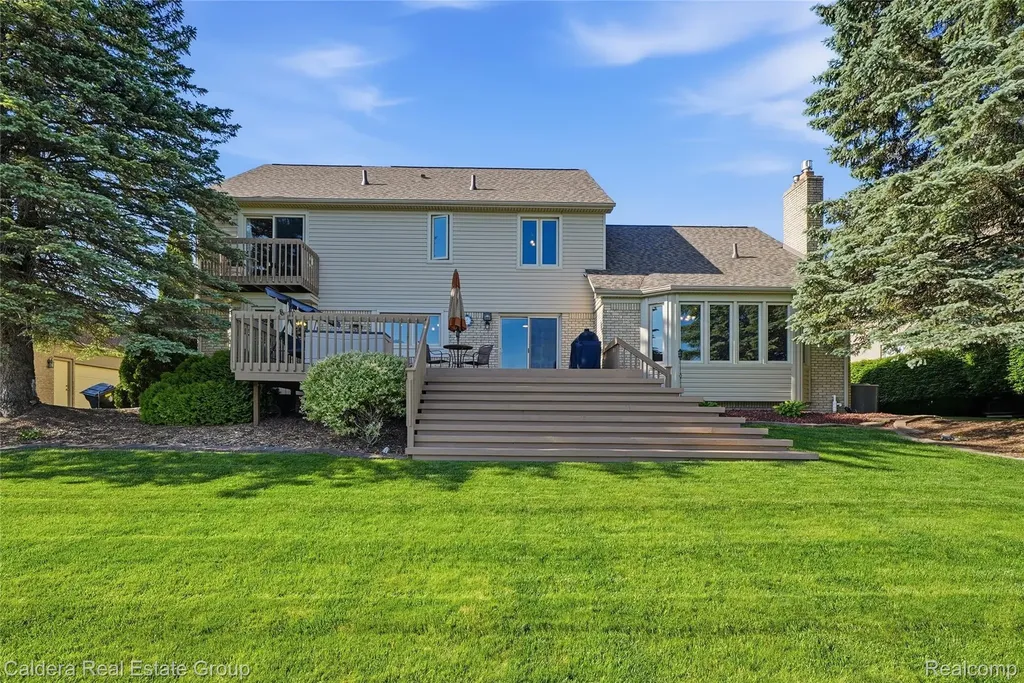 8915 Chestnut Run Drive Shelby Charter Township MI 48317