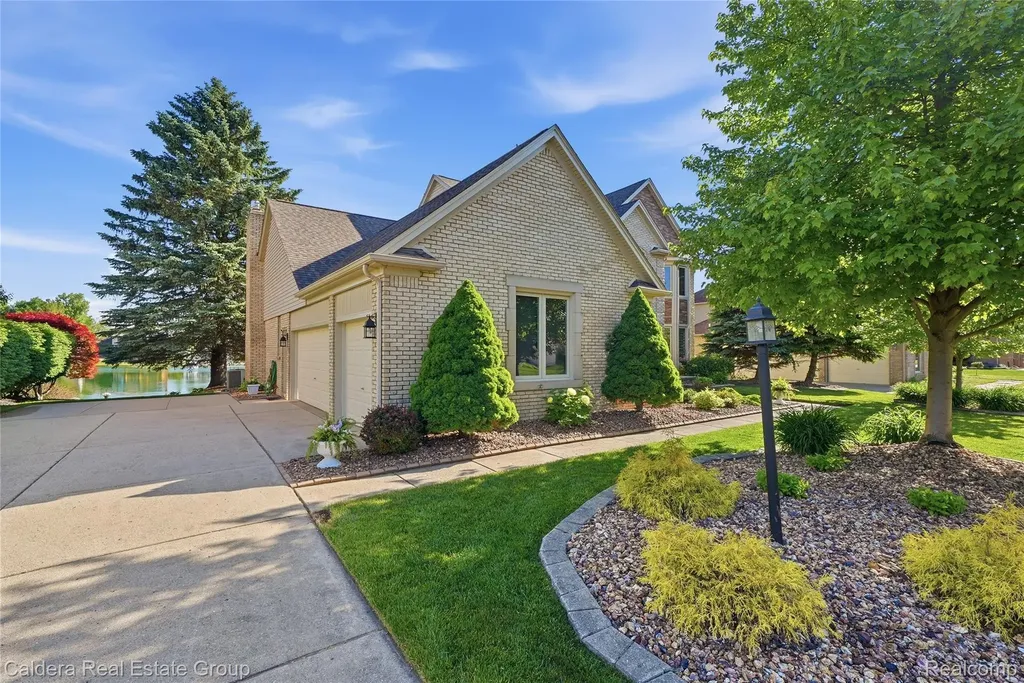 8915 Chestnut Run Drive Shelby Charter Township MI 48317