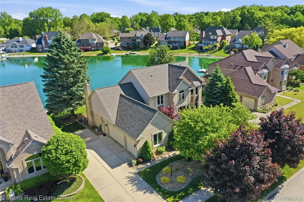 8915 Chestnut Run Drive Shelby Charter Township MI 48317