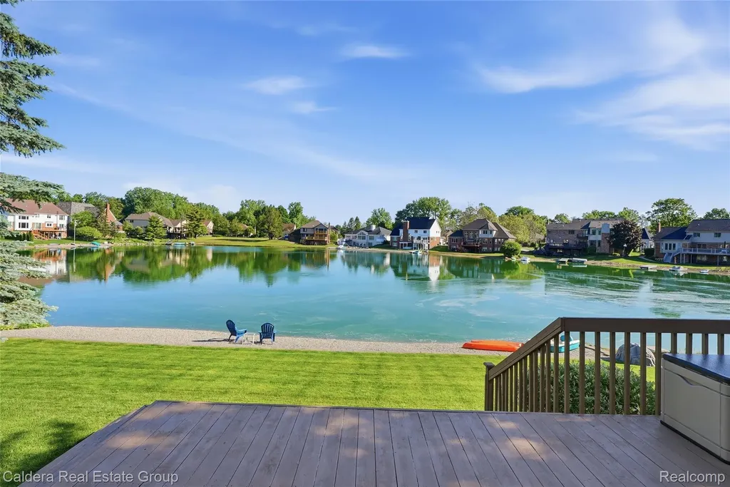 8915 Chestnut Run Drive Shelby Charter Township MI 48317