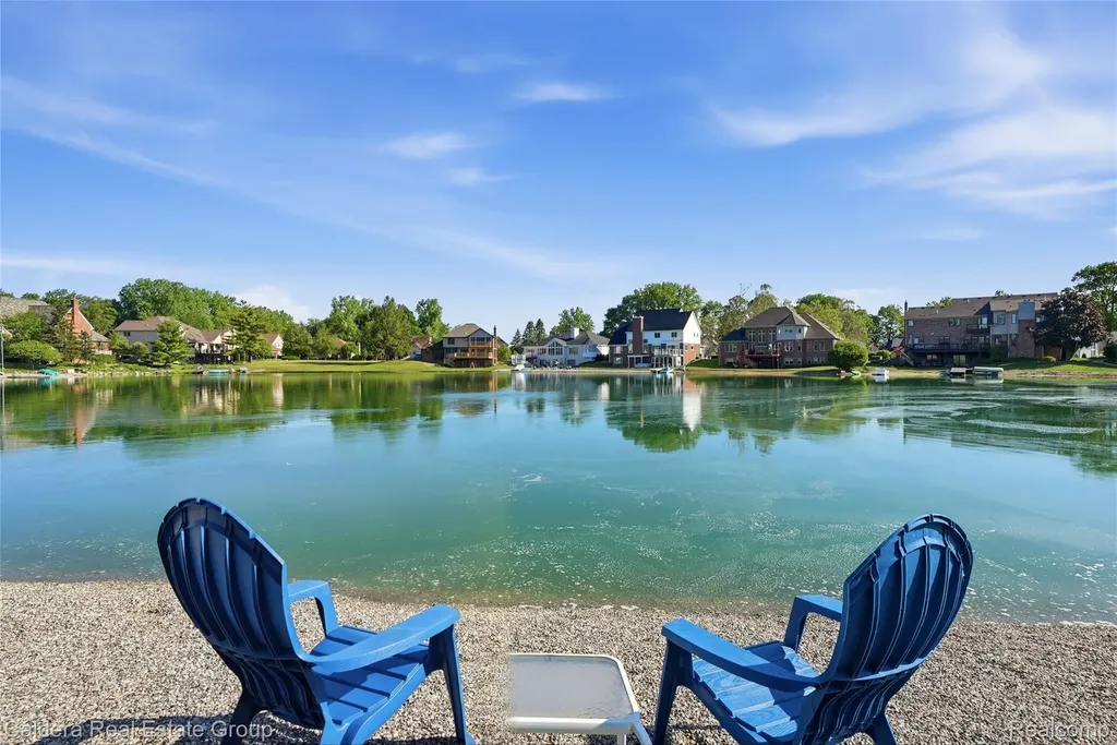 8915 Chestnut Run Drive Shelby Charter Township MI 48317