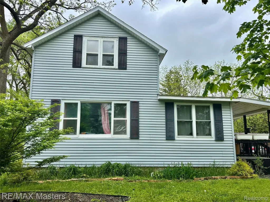 207 Court Street S Standish City MI 48658