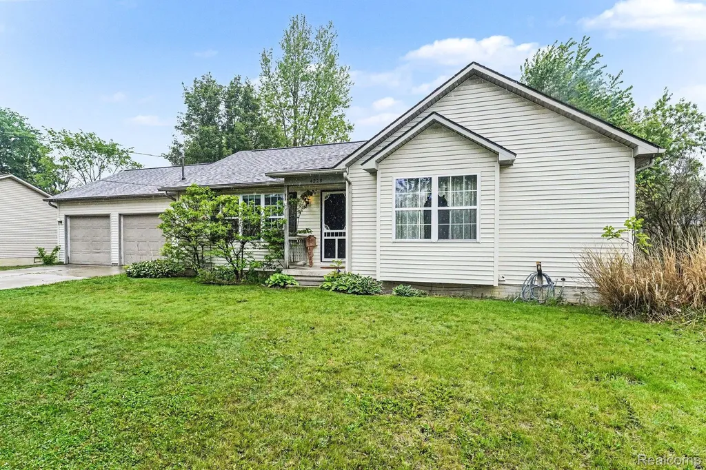 4228 Thom Street Burton City MI 48509