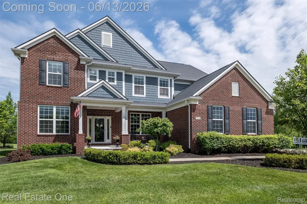 1938 Trowbridge Lane Commerce Charter Township MI 48382