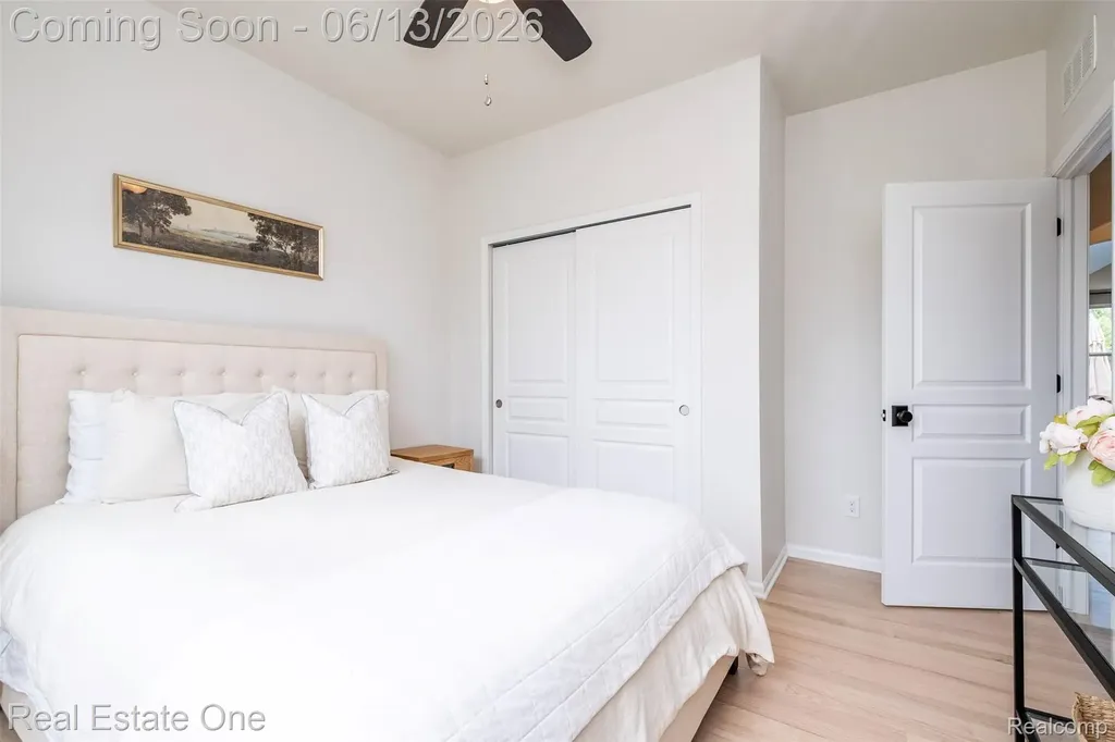 1938 Trowbridge Lane Commerce Charter Township MI 48382
