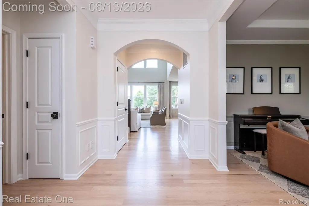 1938 Trowbridge Lane Commerce Charter Township MI 48382