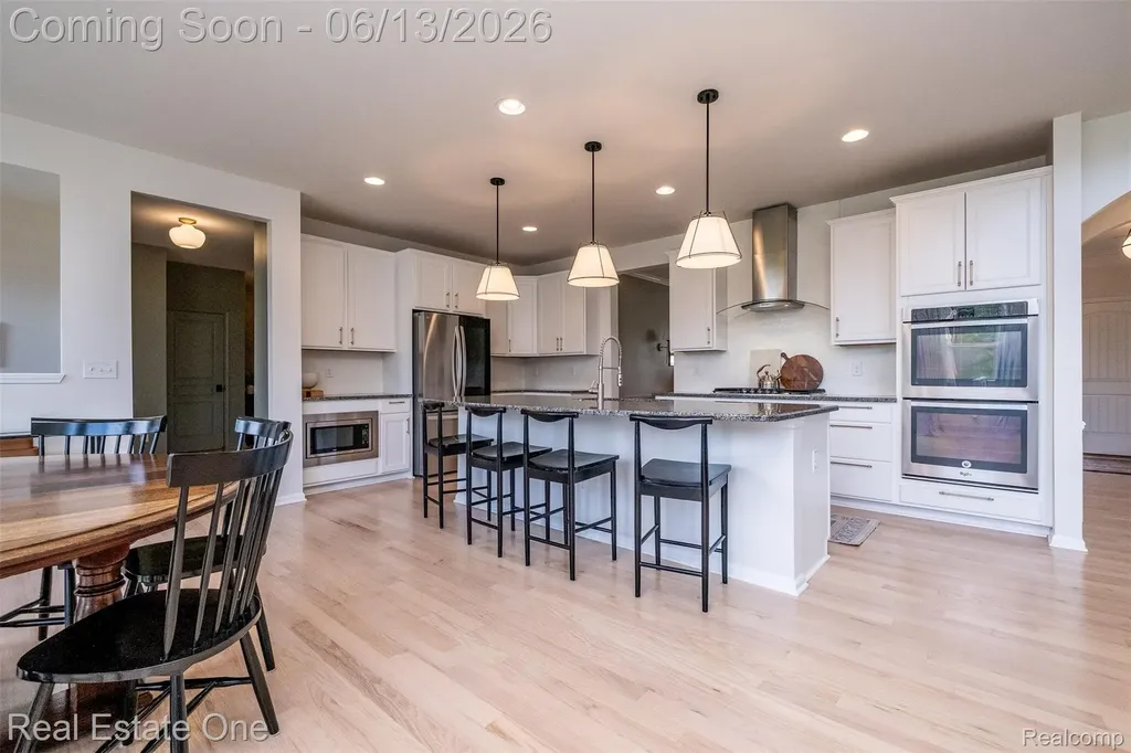 1938 Trowbridge Lane Commerce Charter Township MI 48382