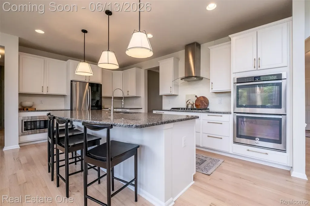 1938 Trowbridge Lane Commerce Charter Township MI 48382