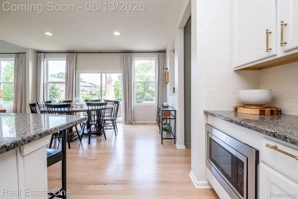 1938 Trowbridge Lane Commerce Charter Township MI 48382