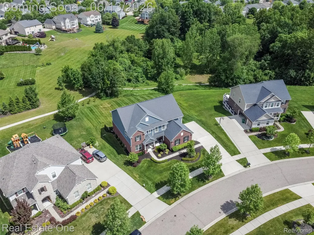1938 Trowbridge Lane Commerce Charter Township MI 48382